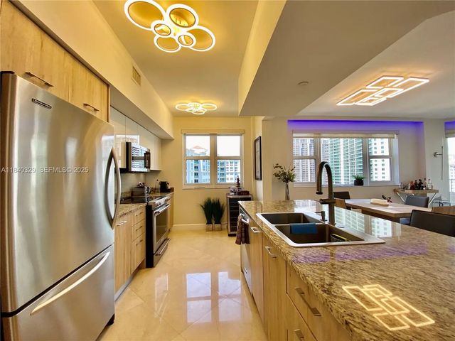4 of 24 - 19900 E Country Club Drive #1220, Aventura, FL