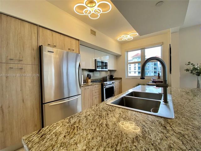 5 of 24 - 19900 E Country Club Drive #1220, Aventura, FL