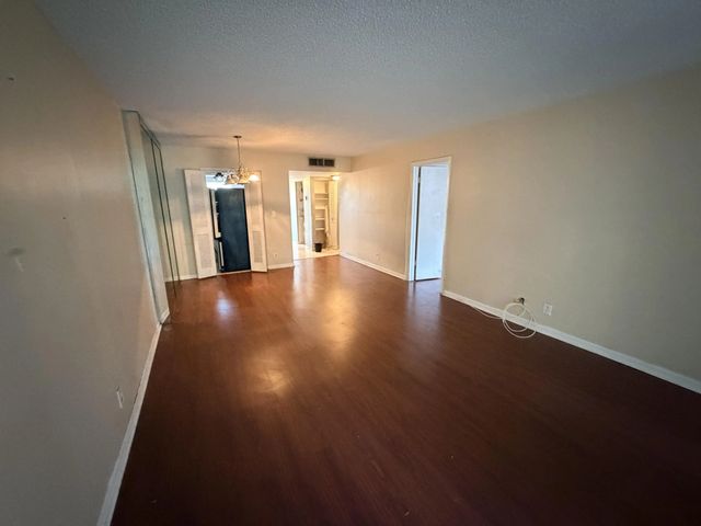 4 of 9 - 3070 Nw 48th Terrace #307, Lauderdale Lakes, FL