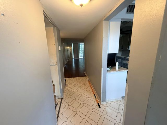 5 of 9 - 3070 Nw 48th Terrace #307, Lauderdale Lakes, FL