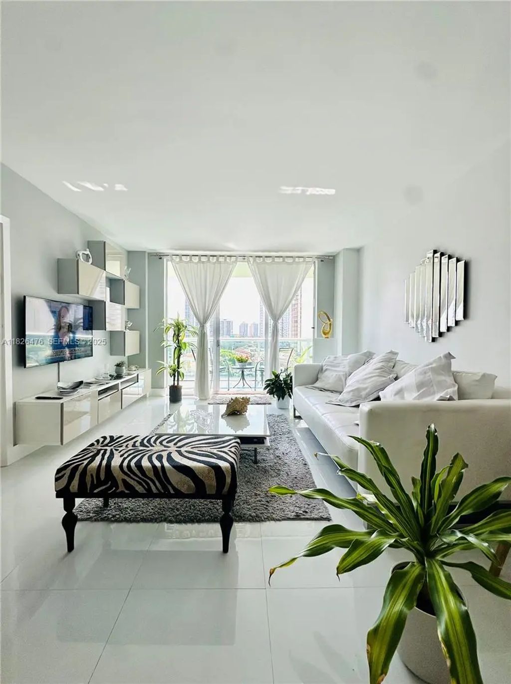 19390 Collins Avenue #911, Sunny Isles Beach
