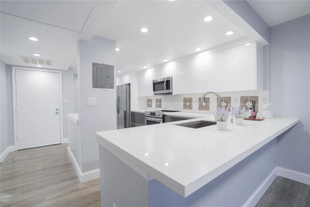 7 Royal Palm Way #304, Boca Raton