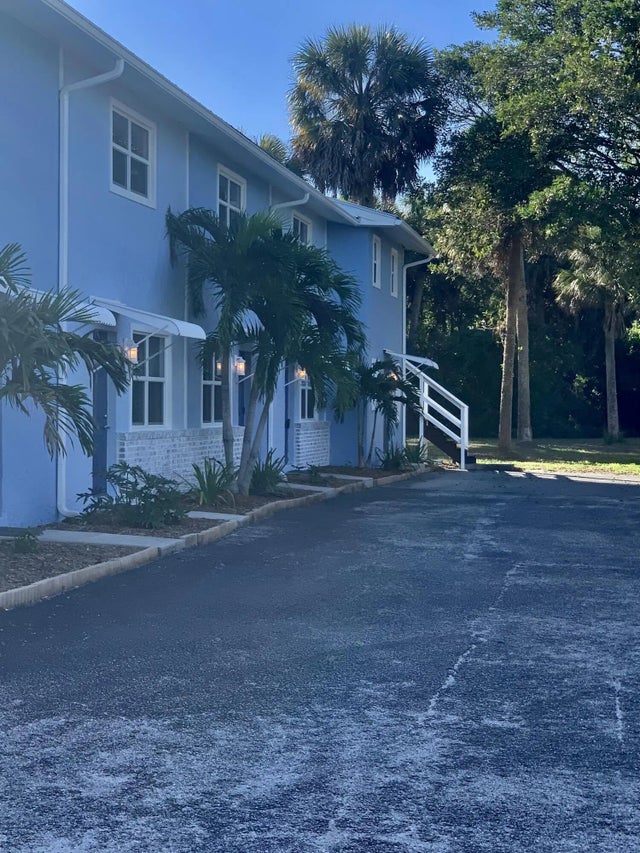 Photo of Listing #R11108067