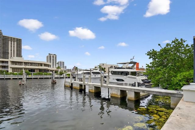 2 of 3 - 19925 Ne 39th Pl Boat Slip, Aventura, FL