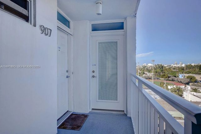 5 of 22 - 1045 10th Street #907, Miami Beach, FL