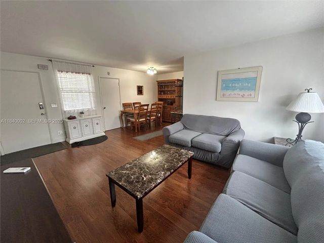 3 of 17 - 1717 Rodman Street #15, Hollywood, FL