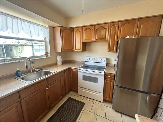 4 of 17 - 1717 Rodman Street #15, Hollywood, FL