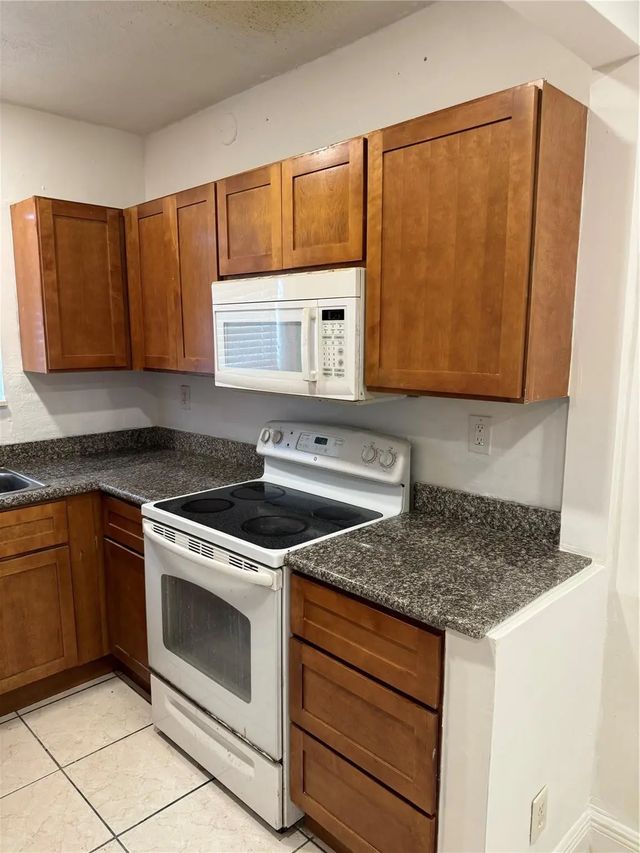 2 of 5 - 2452 Taylor Street #204, Hollywood, FL