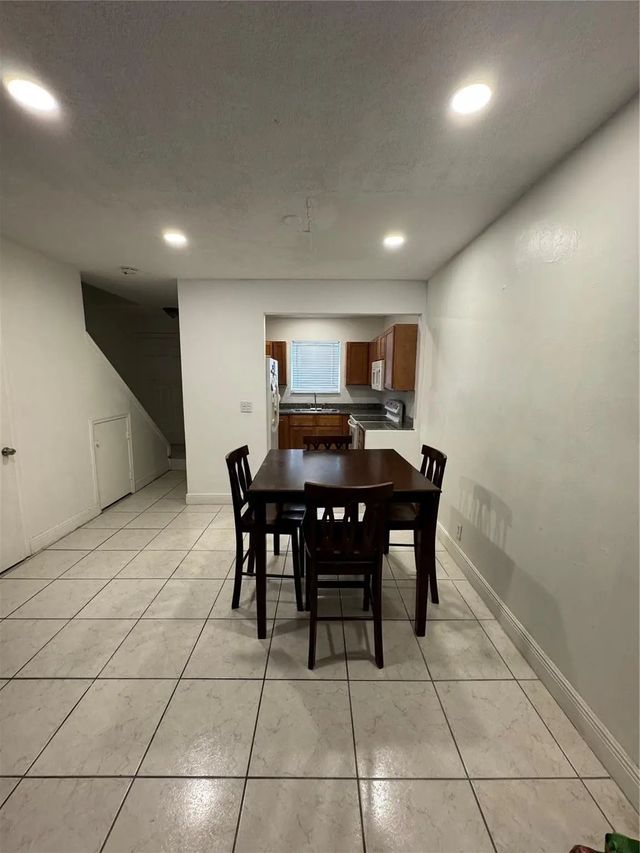 3 of 5 - 2452 Taylor Street #204, Hollywood, FL