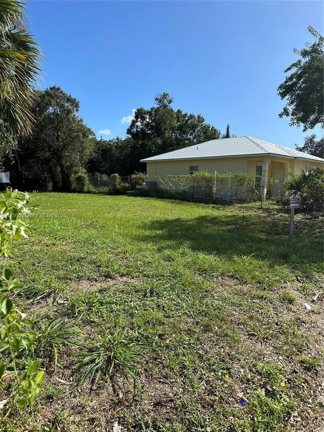 2 of 3 - 712 N 22nd Street, Fort Pierce, FL