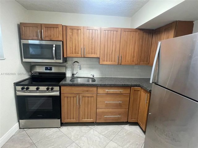 4 of 24 - 4255 N University Drive #201, Sunrise, FL