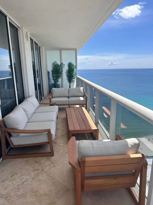 1830 S Ocean Drive #2406, Hallandale Beach