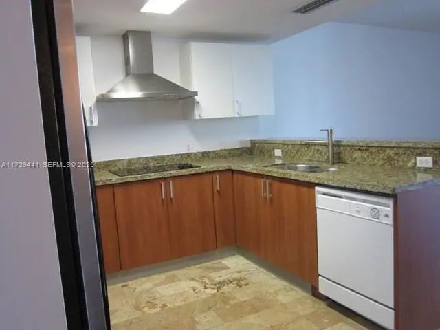 2 of 32 - 170 Se 14th Street #2306, Miami, FL