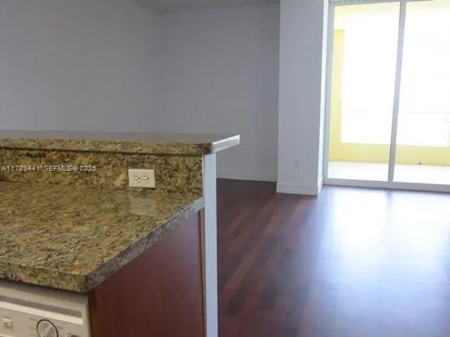 4 of 32 - 170 Se 14th Street #2306, Miami, FL