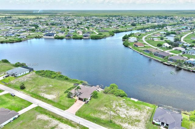 3 of 37 - 401 Nw 24th Terrace, Cape Coral, FL