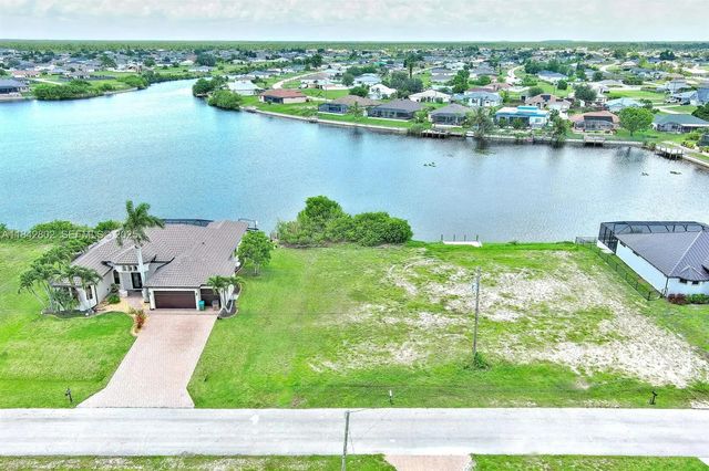 4 of 37 - 401 Nw 24th Terrace, Cape Coral, FL