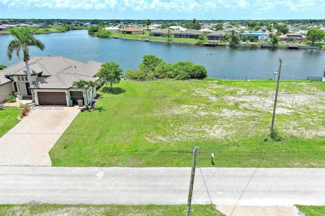 5 of 37 - 401 Nw 24th Terrace, Cape Coral, FL