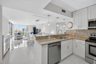 Photo of Listing #R11108839