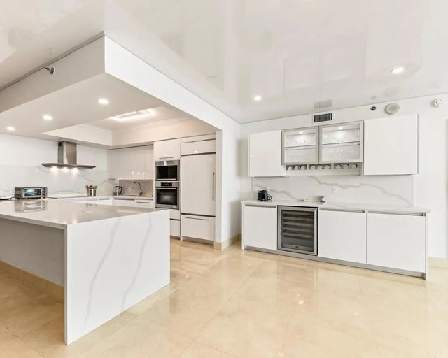 4 of 42 - 101 S Fort Lauderdale Beach Boulevard #1104, Fort Lauderdale, FL