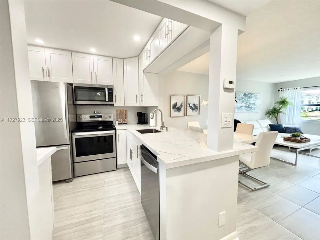 3405 Nw 48th Avenue #407, Lauderdale Lakes