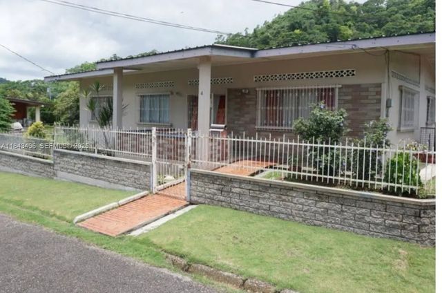 4 Parklane, 