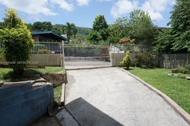 2 of 8 - 4 Parklane, , 