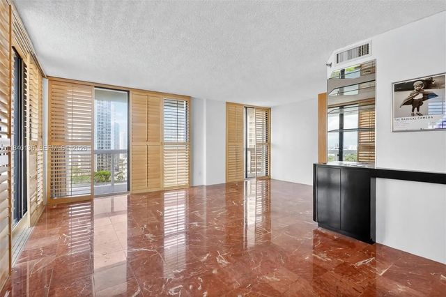 2 of 42 - 20185 E Country Club Drive #1406, Aventura, FL