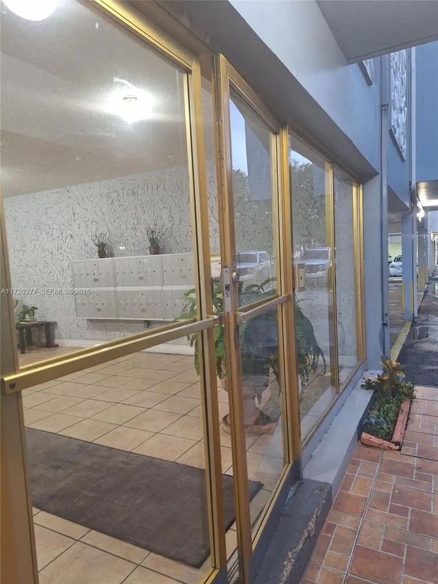 1735 Ne 164th Street #g210, North Miami Beach