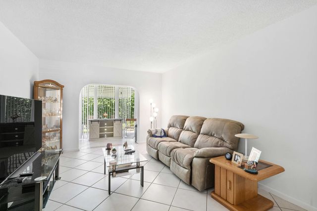 2 of 19 - 1115 Lake Terrace #111, Boynton Beach, FL