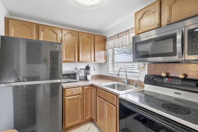 4 of 19 - 1115 Lake Terrace #111, Boynton Beach, FL