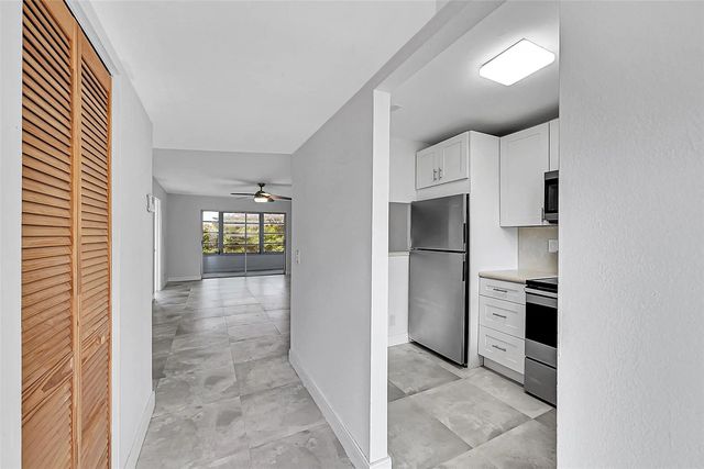 3 of 50 - 9761 Sunrise Lakes Boulevard #301, Sunrise, FL