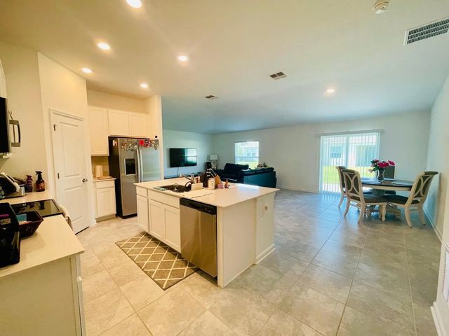 3 of 37 - 639 Daring Drive, Davenport, FL