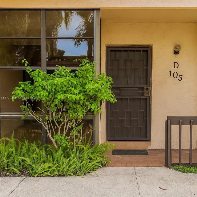 800 Ne 199th Street #105d, Miami