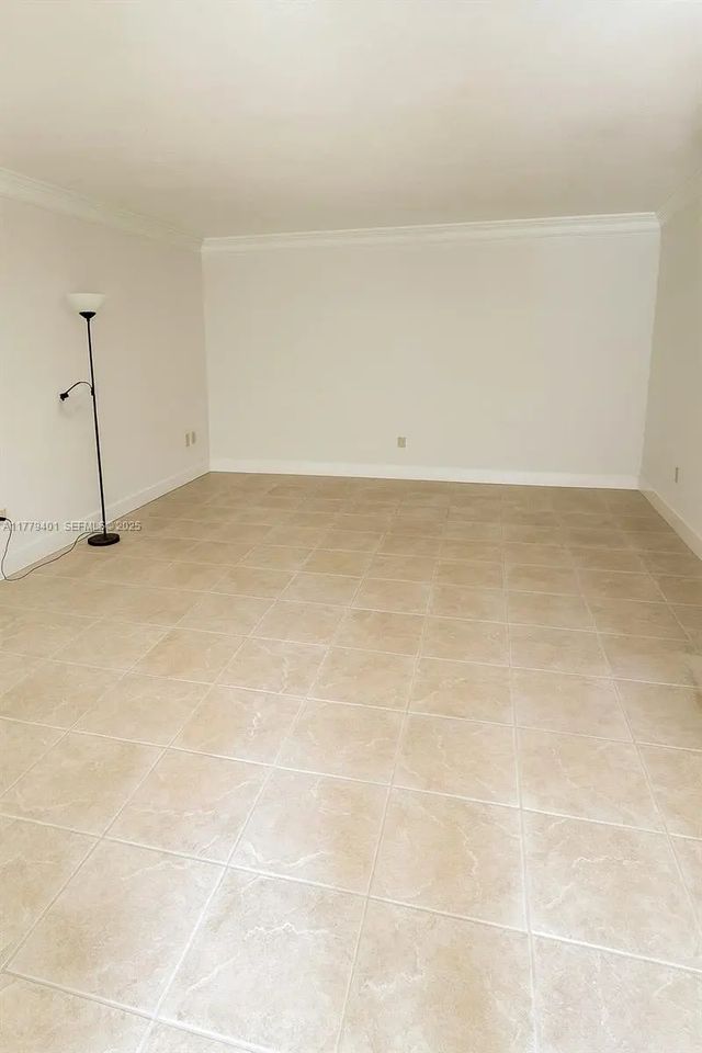 3 of 10 - 800 Ne 199th Street #105d, Miami, FL