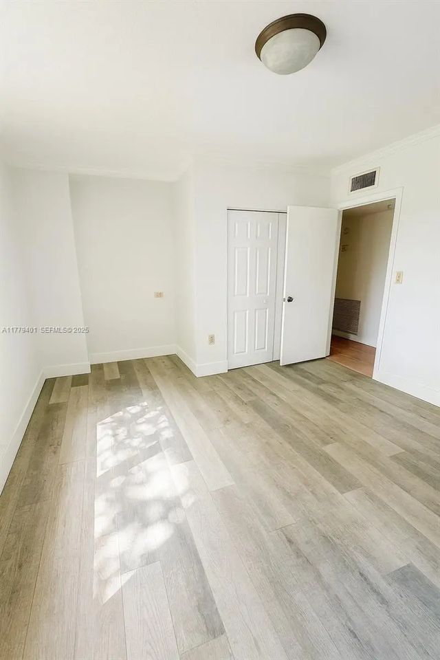 4 of 10 - 800 Ne 199th Street #105d, Miami, FL