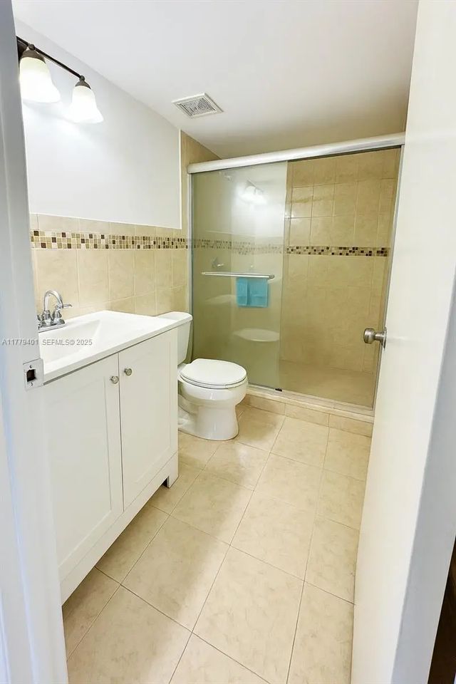 5 of 10 - 800 Ne 199th Street #105d, Miami, FL