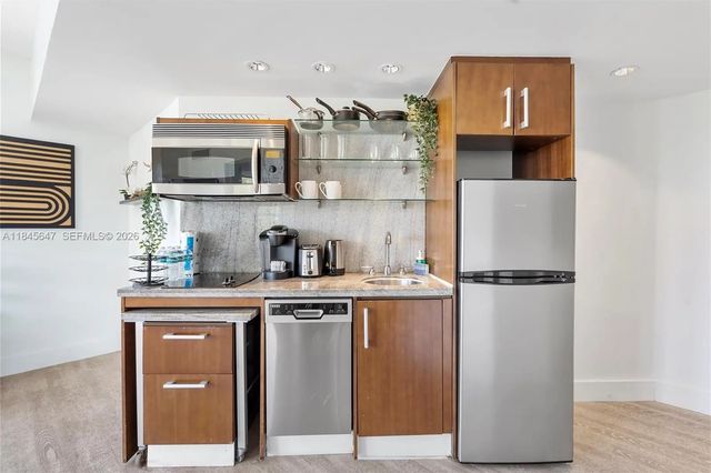 2 of 4 - 1060 Ocean Drive #d303, Miami Beach, FL