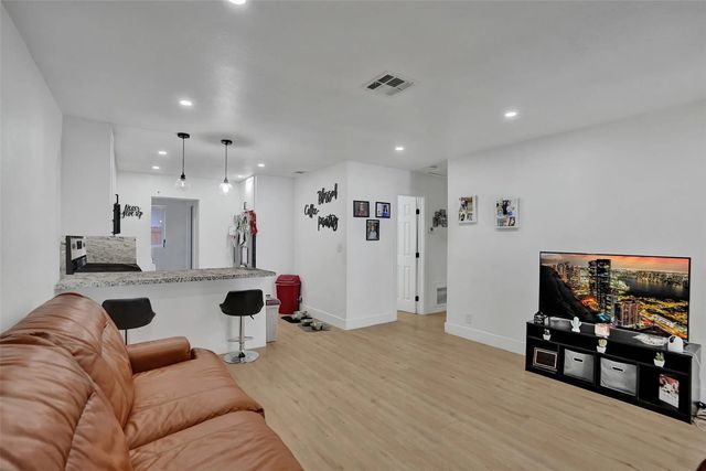 3 of 4 - 209 Ne 9th Street, Pompano Beach, FL