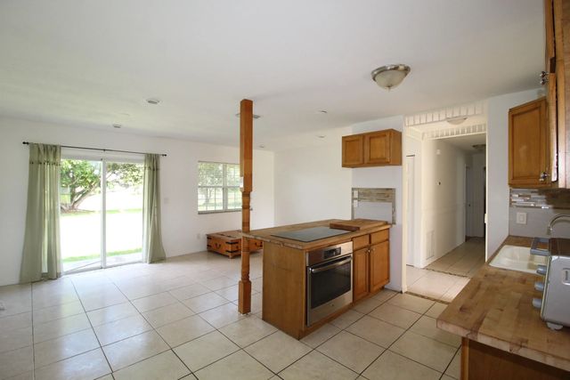 3 of 12 - 2022 Se West     Dunbrooke Circle Se, Port St. Lucie, FL