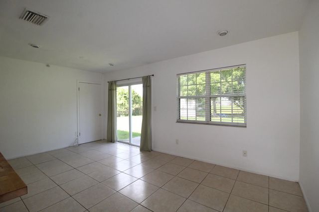 4 of 12 - 2022 Se West     Dunbrooke Circle Se, Port St. Lucie, FL