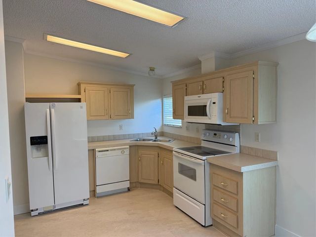 2 of 10 - 8648 Sw 16th Place, Davie, FL