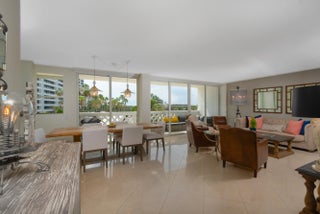 Photo of Listing #R11077812