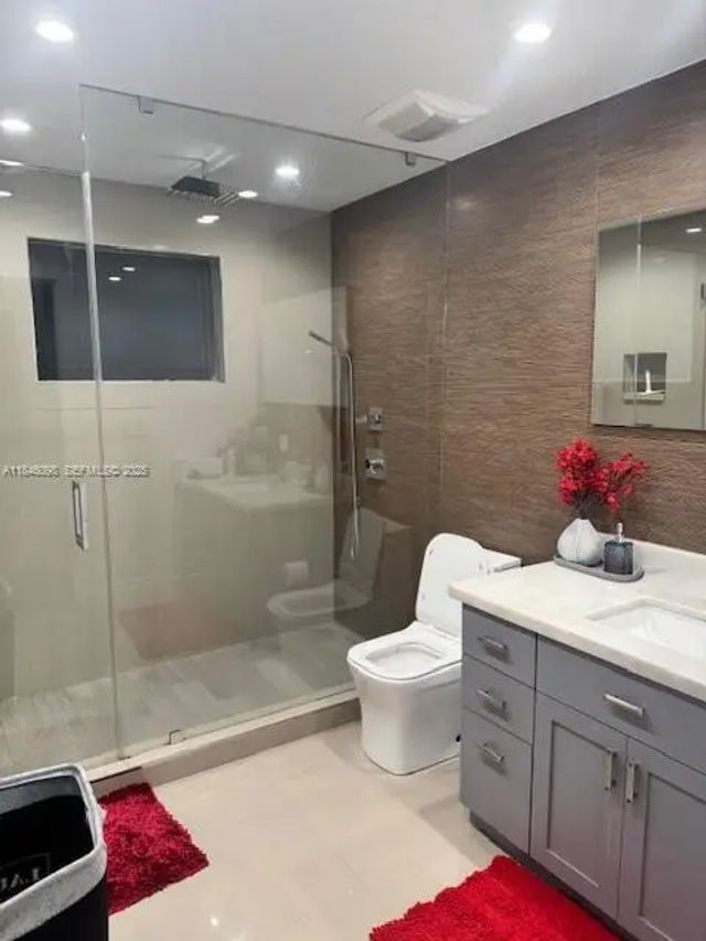 3 of 6 - 4229 W 7th Lane, Hialeah, FL