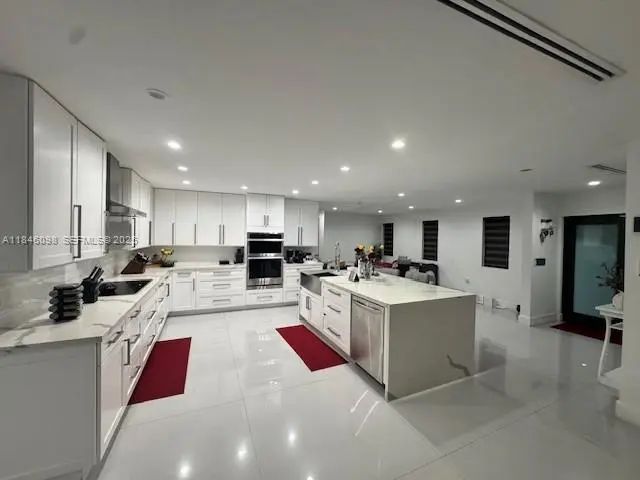 5 of 6 - 4229 W 7th Lane, Hialeah, FL