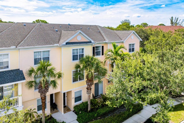 Photo of Listing #R11110081