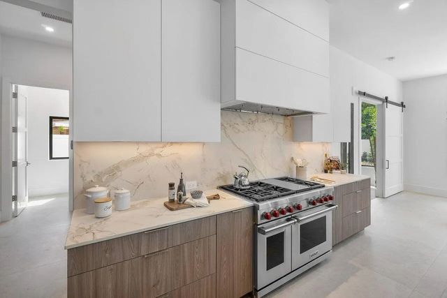 5 of 38 - 2737 Ne 18th Street, Fort Lauderdale, FL