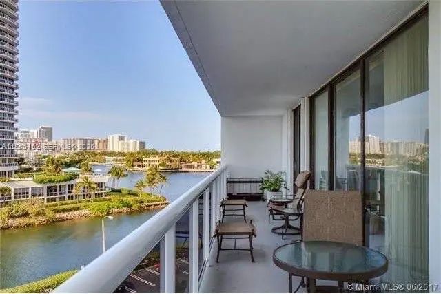 20515 E Country Club Drive #1449, Aventura
