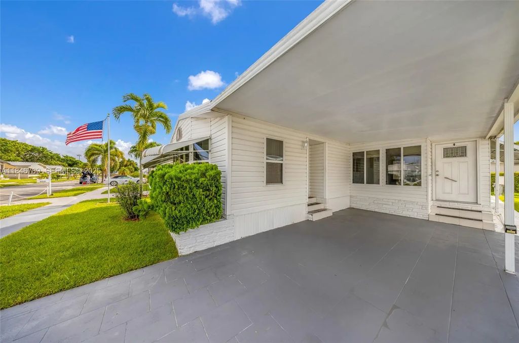 5298 Nw 4th Terrace, Deerfield Beach
