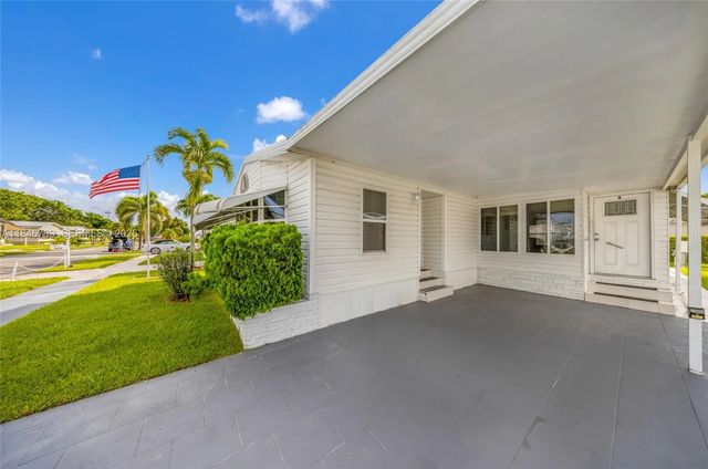 5298 Nw 4th Terrace, Deerfield Beach