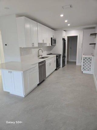 Photo of Listing #R11110370